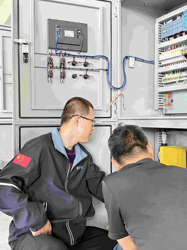 客戶到河北漢藍廠區(qū)考察SCR脫硝控制系統(tǒng)